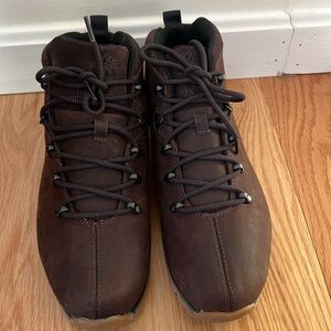 Timberland mens SZ 9, bartlett ridge mid hiker boots.
